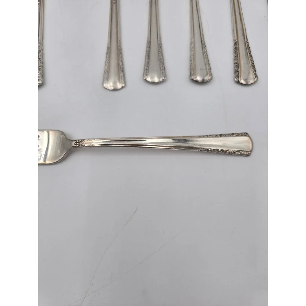 Holmes & Edwards‎ May Queen Silverplate Dinner Forks Set of 11 Floral 7.5 Inch